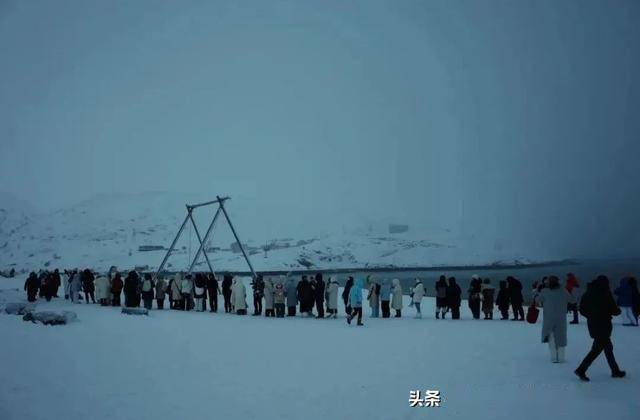 世界尽头排长队坐最孤独秋千尊龙凯时中国人北极圈春运在(图5)