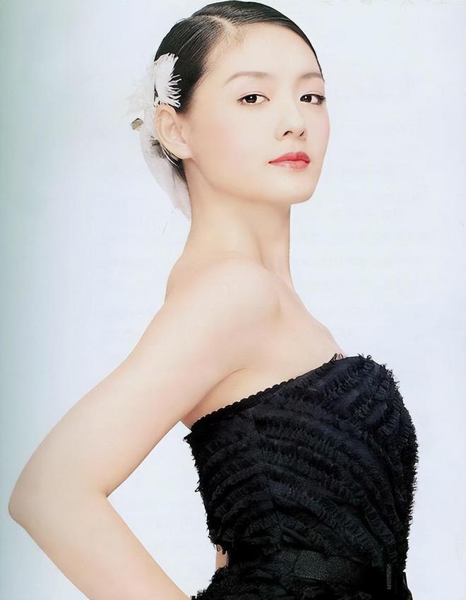 住上亿豪宅花千万买鞋200万床垫买10个凯时尊龙人生就是博大S生前生活有多奢华：(图2)