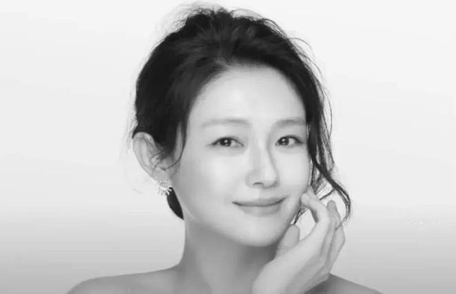 住上亿豪宅花千万买鞋200万床垫买10个凯时尊龙人生就是博大S生前生活有多奢华：(图5)